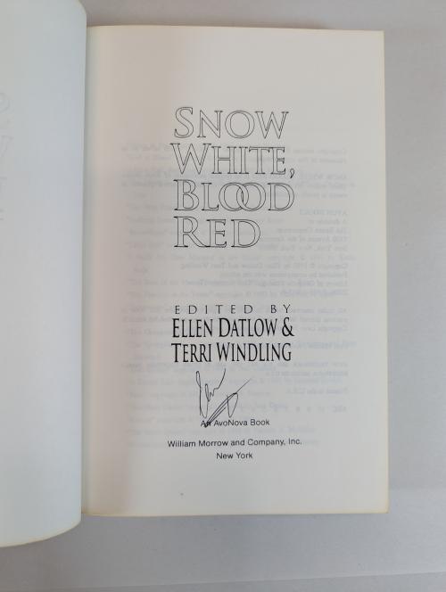 Snow White, Blood Red edited by Ellen Datlow; Terri Windling (First Ed.) Signed